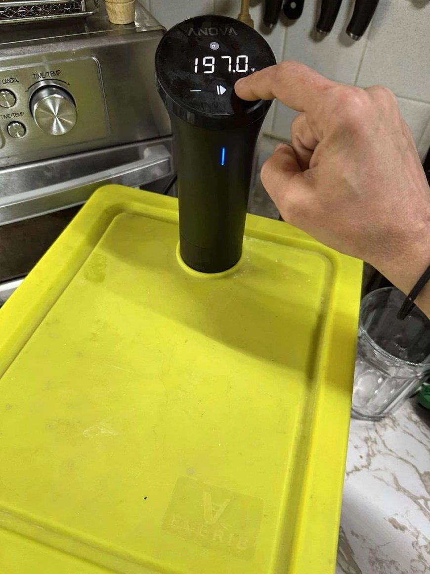 苹果 iPhone 换屏第一步新招:隔水慢煮软化粘合剂,以打开后盖